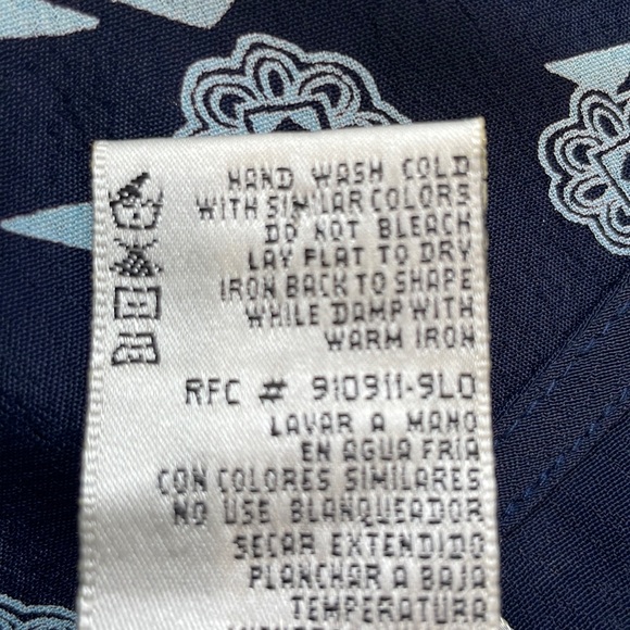 Kathy Lee Woman, 18W/20W, navy geometric print blouse - Picture 4 of 5